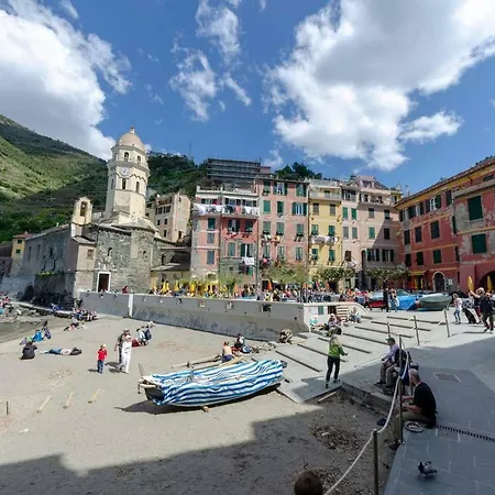 Joivy Spacious 2 Bedroom Apt With Terrace At The Heart Of The Apartment Vernazza