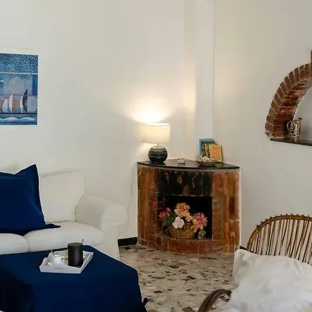 Joivy Spacious 2 Bedroom Apt With Terrace At The Heart Of The Vernazza